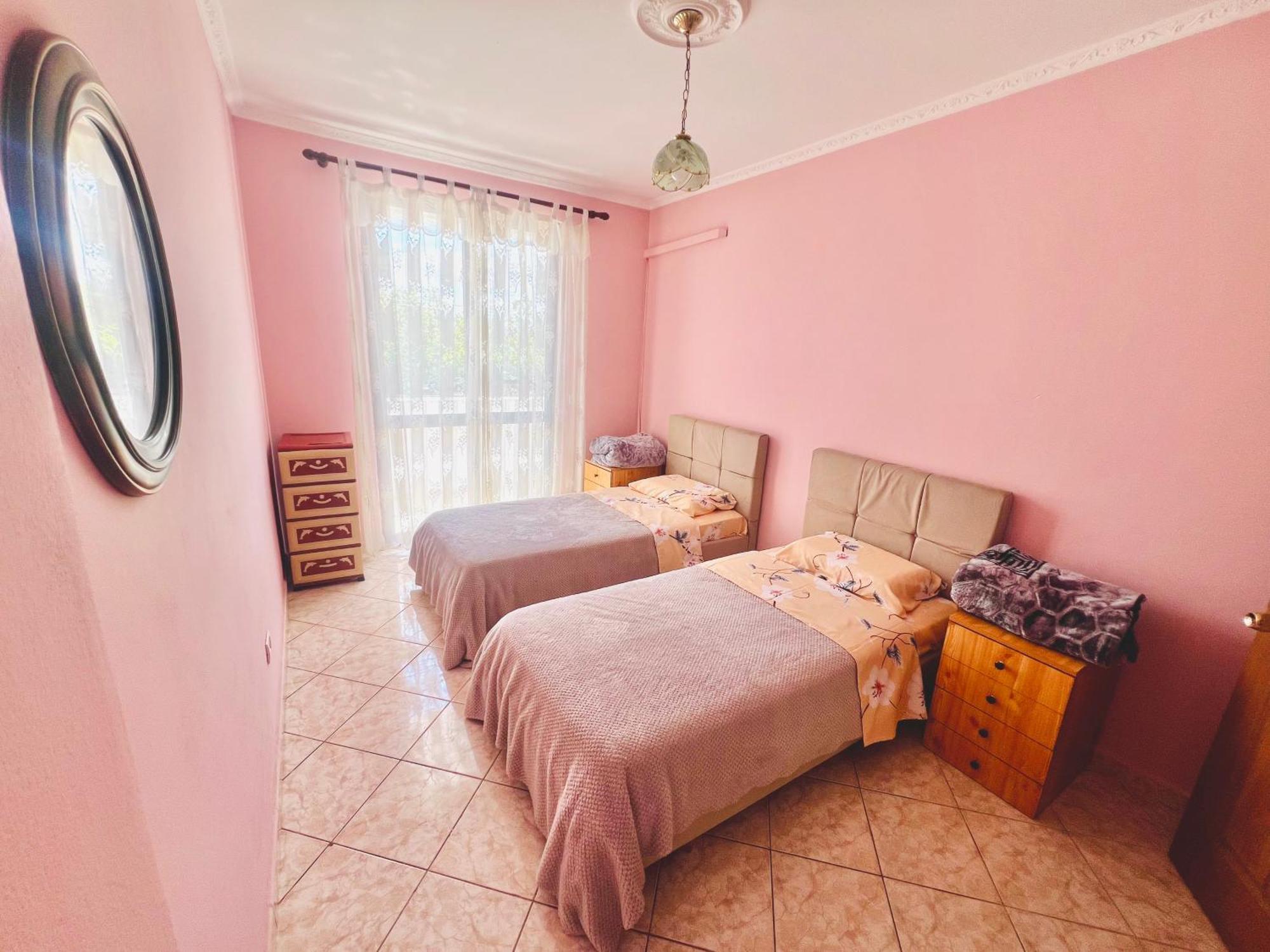 Lovely 3-Bedroom Rental Unit In Дуррес Экстерьер фото