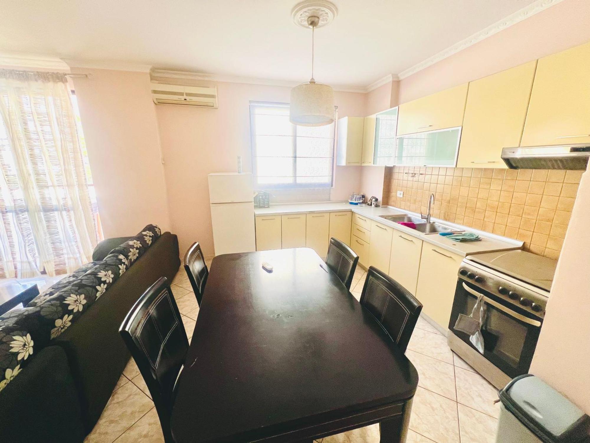Lovely 3-Bedroom Rental Unit In Дуррес Экстерьер фото